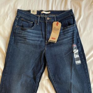 Levi’s 724 High-Rise Straight Cropped